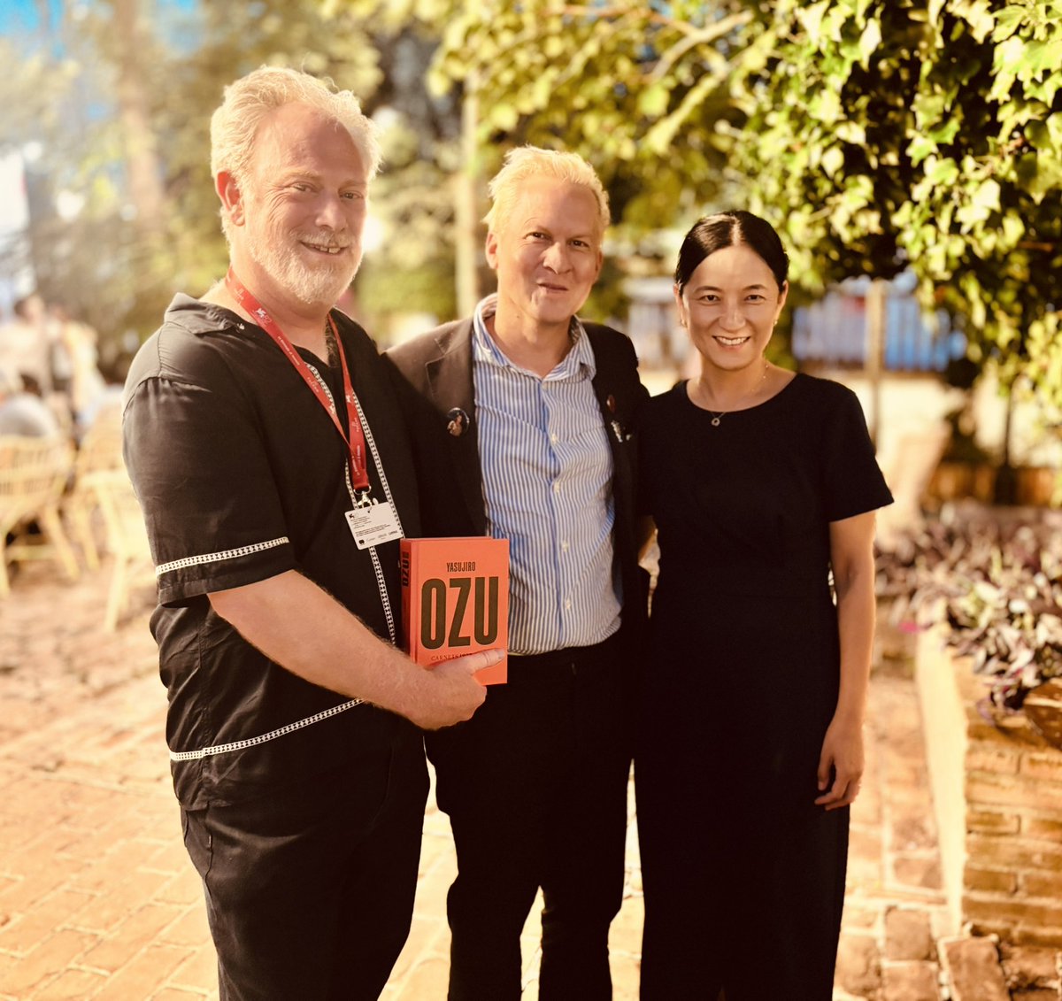 CarlottaFilms's tweet photo. Encore un grand moment de cinéma hier au Festival de Venise @la_Biennale : la 1ère mondiale THE OZU DIARIES de @danieleraim. Un excellent, beau, touchant, très élégant docu sur Ozu, qui fourmille d’archives, superbes textes, voix off. Une continuation naturelle aux carnets d’Ozu! https://t.co/haitbYIcOr