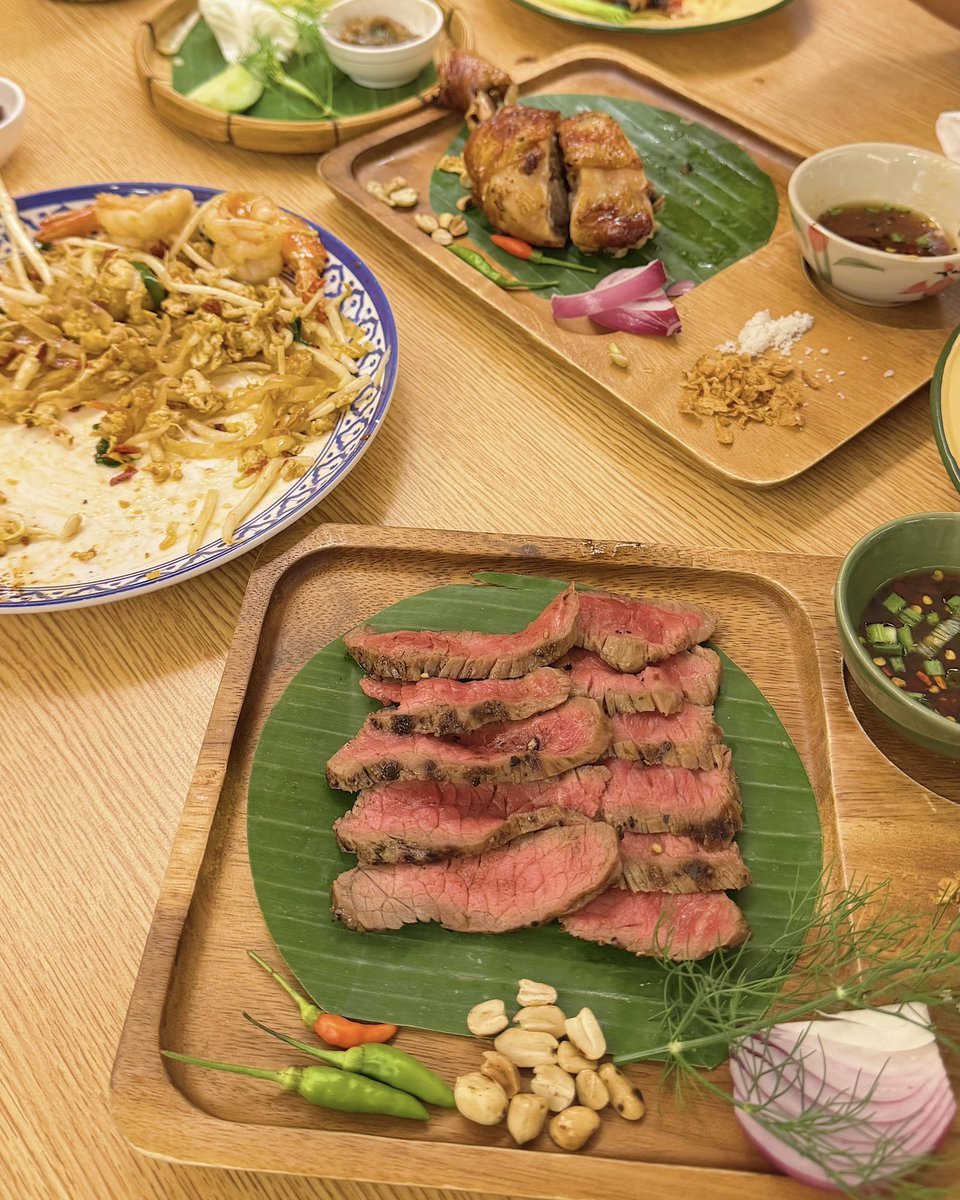 at_isan's tweet photo. Grilled beef with a rich and spicy dipping sauce, a perfect lunch to enjoy.✨😋

#atisan #isanfood #isan  #อาหารอีสาน #thailand #bangkok https://t.co/wTfm9vcyuj