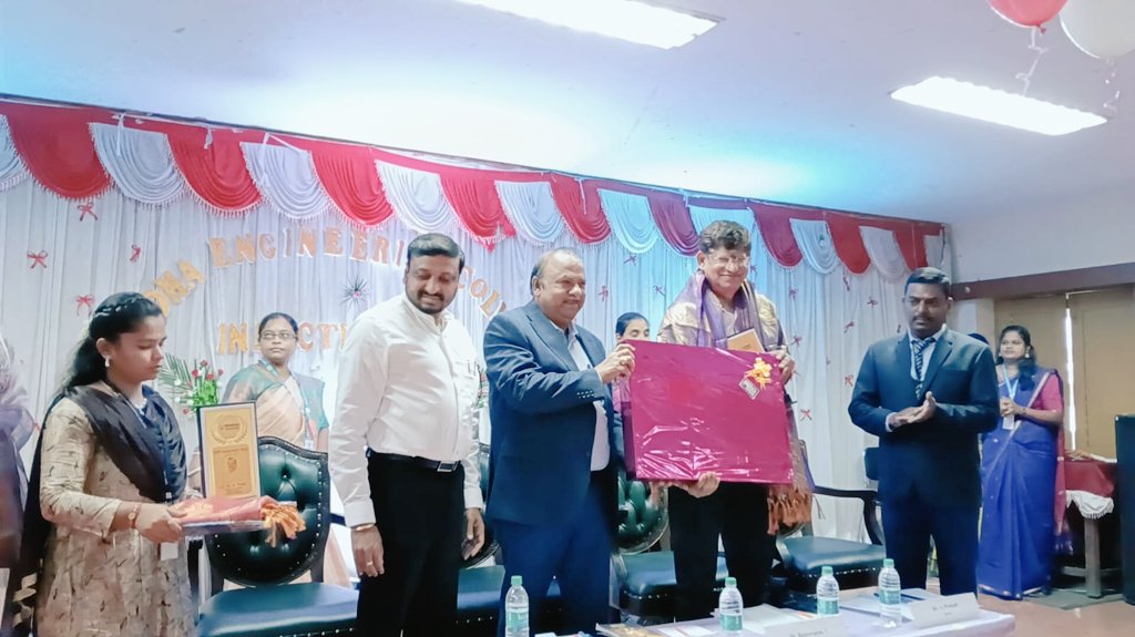 madhaengcollege's tweet photo. On 25th August 2025, Madha Engineering College organized its Induction Function to warmly welcome the new batch of students.
#madhaengineeringcollege #inductionday #InductionDay2025 #firstyear #firstyearanniversary #firstyearofcollege https://t.co/jGH0zuDtZN