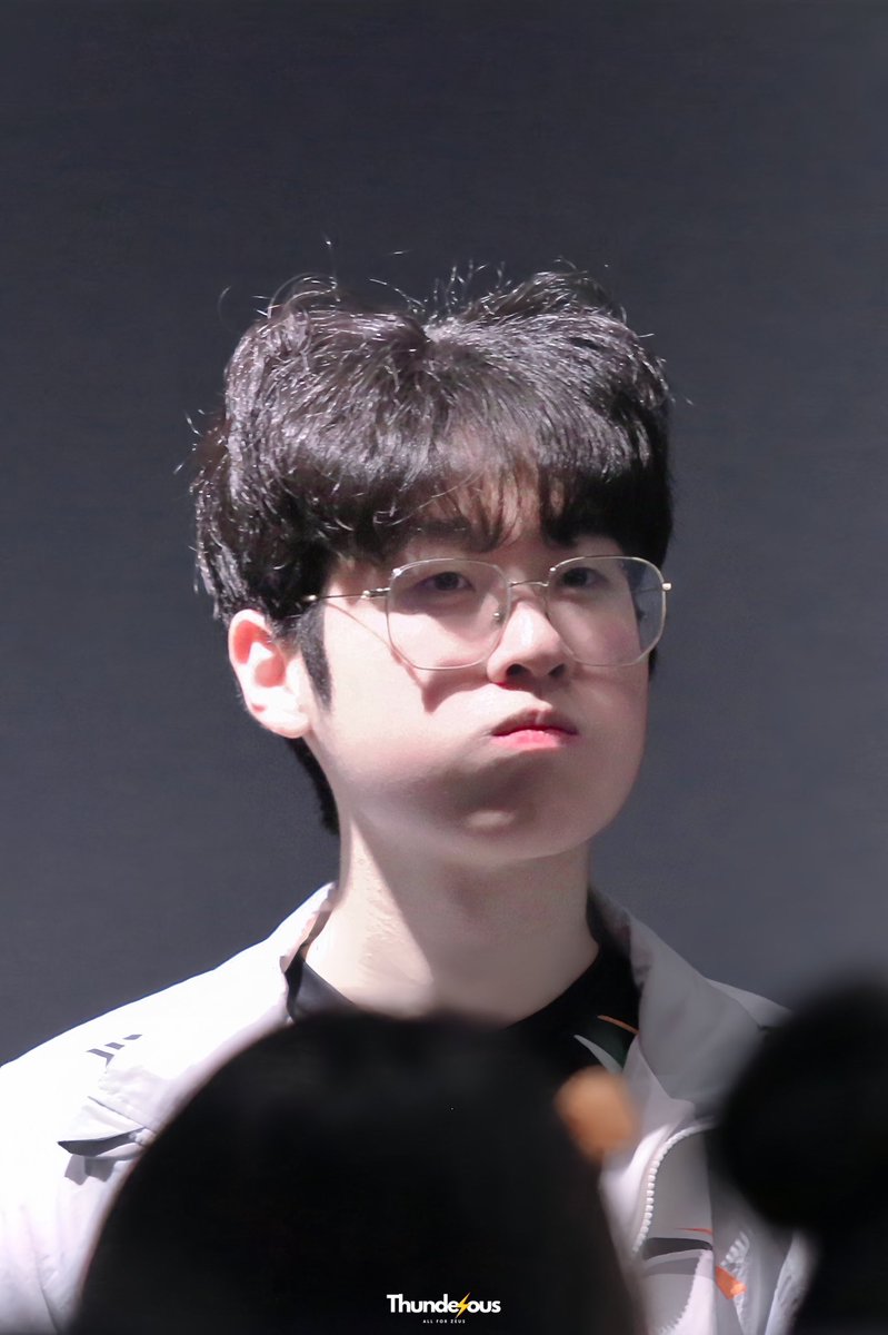 250829 LCK HLE vs NS 승리팬미

우제🍘

#Zeus #제우스 #최우제 #HLEWIN