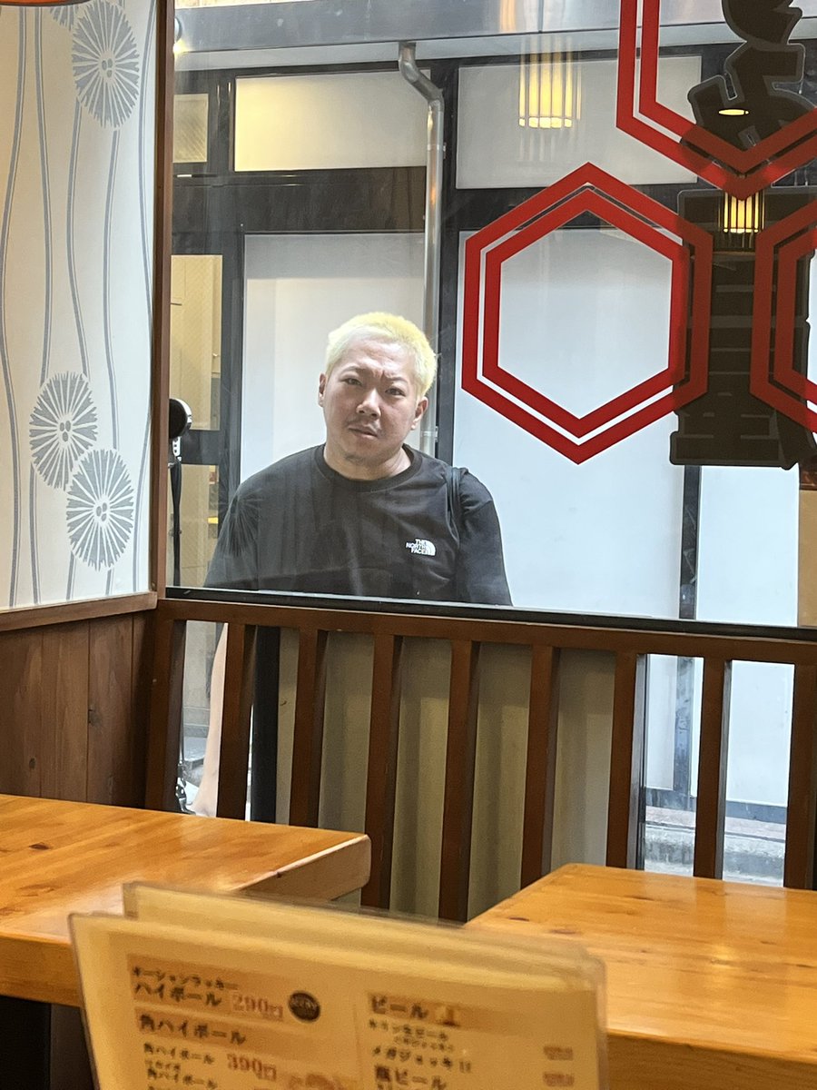 なんか外から人見てくるなと思ったらこいつだったwwww