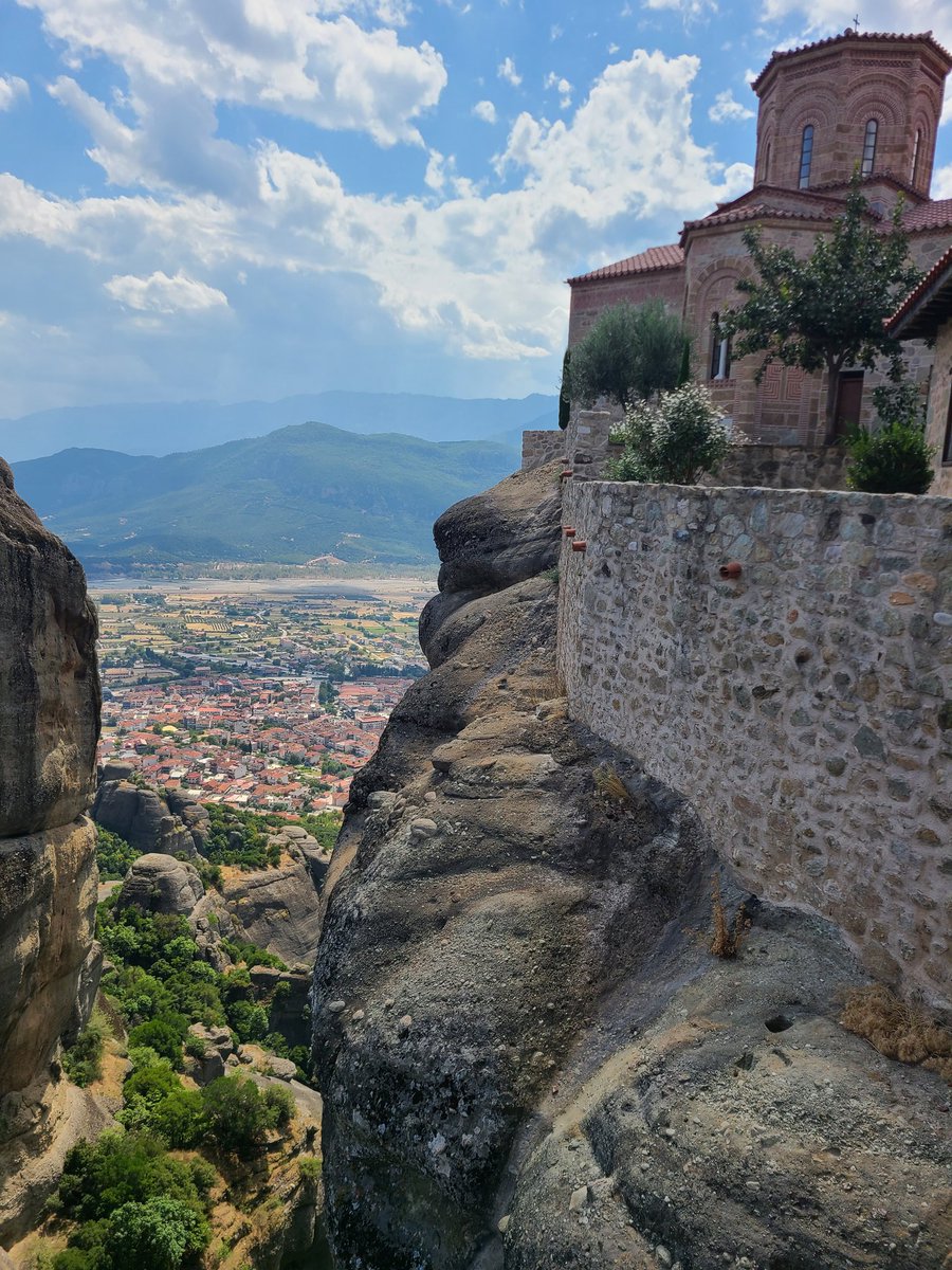 Dan B 🦤⛪🎨🐦 🇺🇦 🇦🇫 #PlanetFirst (@churchartnature) on Twitter photo Holy Trinity Monastery, Meteora. Walls, walls, walls!
A wall of sandstone/conglomerate, a rustic outer wall, finally the mid C15 katholikon with decorative brickwork. Kalabaka is the town below.
#wallsonWednesday #meteora
<a href="/Pericles494BC/"> Pericles' Tripod</a> Holy Trinity Monastery, Meteora. Walls, walls, walls!
A wall of sandstone/conglomerate, a rustic outer wall, finally the mid C15 katholikon with decorative brickwork. Kalabaka is the town below.
#wallsonWednesday #meteora
<a href="/Pericles494BC/"> Pericles' Tripod</a>