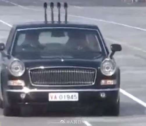yC9KnWOLZ6pUSaK's tweet photo. 阅兵车1945车上并不是没人,而且载着英雄先烈——致敬细节!#纪念抗日战争暨世界反法西斯战争胜利80周年 #Commemorating the 80th Anniversary of the Victory of the Chinese People's War of Resistance Against Japanese Aggression and the World Anti - Fascist War https://t.co/HW01CGBYXs