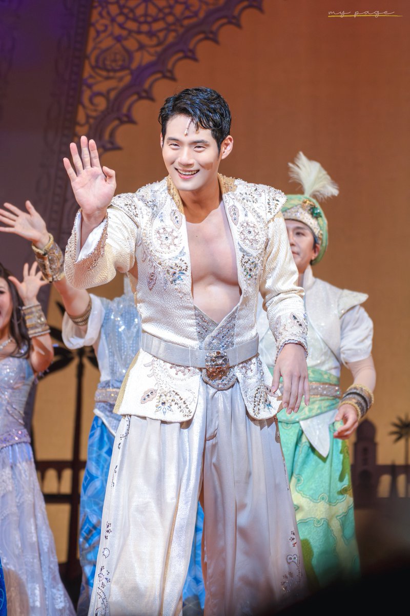 𝟮𝟬𝟮𝟓.𝟎𝟖.𝟭𝟕 𝐀𝐥𝐚𝐝𝐝𝐢𝐧
뮤지컬 <알라딘> 부산 커튼콜
알라딘 #서경수 배우님

_아그라바 시민 여러분 안녕 .ᐟ