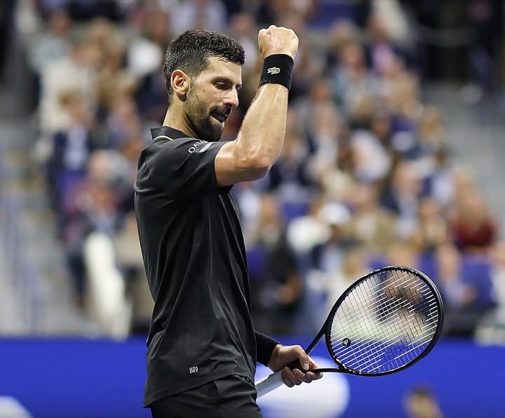 Jeu, Set et Match (@jeu_set_etmatch) on Twitter photo Novak Djokovic (n°7) 🇷🇸 s'est qualifié pour les demi-finales de l'#USOpen !
La nuit dernière, il a éliminé Taylor Fritz (n°4) 🇺🇸 en quatre sets 6-3, 7-5, 3-6, 6-4.
Next ➡️ Carlos Alcaraz (n°2) 🇪🇸, tête de série n°2.
#USOpen2025
📸 : <a href="/usopen/">US Open Tennis</a> Novak Djokovic (n°7) 🇷🇸 s'est qualifié pour les demi-finales de l'#USOpen !
La nuit dernière, il a éliminé Taylor Fritz (n°4) 🇺🇸 en quatre sets 6-3, 7-5, 3-6, 6-4.
Next ➡️ Carlos Alcaraz (n°2) 🇪🇸, tête de série n°2.
#USOpen2025
📸 : <a href="/usopen/">US Open Tennis</a>