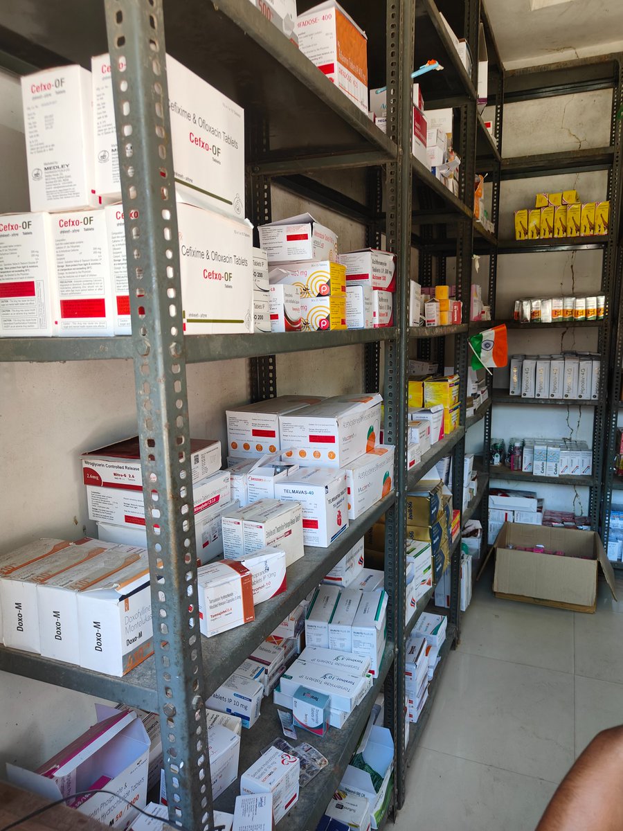 ashuvaaa's tweet photo. @UPGovt @CMOfficeUP @MoHFW_INDIA
 no Government medicine was on the shelf, only private medicine was available. I was denied any medicine. https://t.co/mT7pK4mS9Y