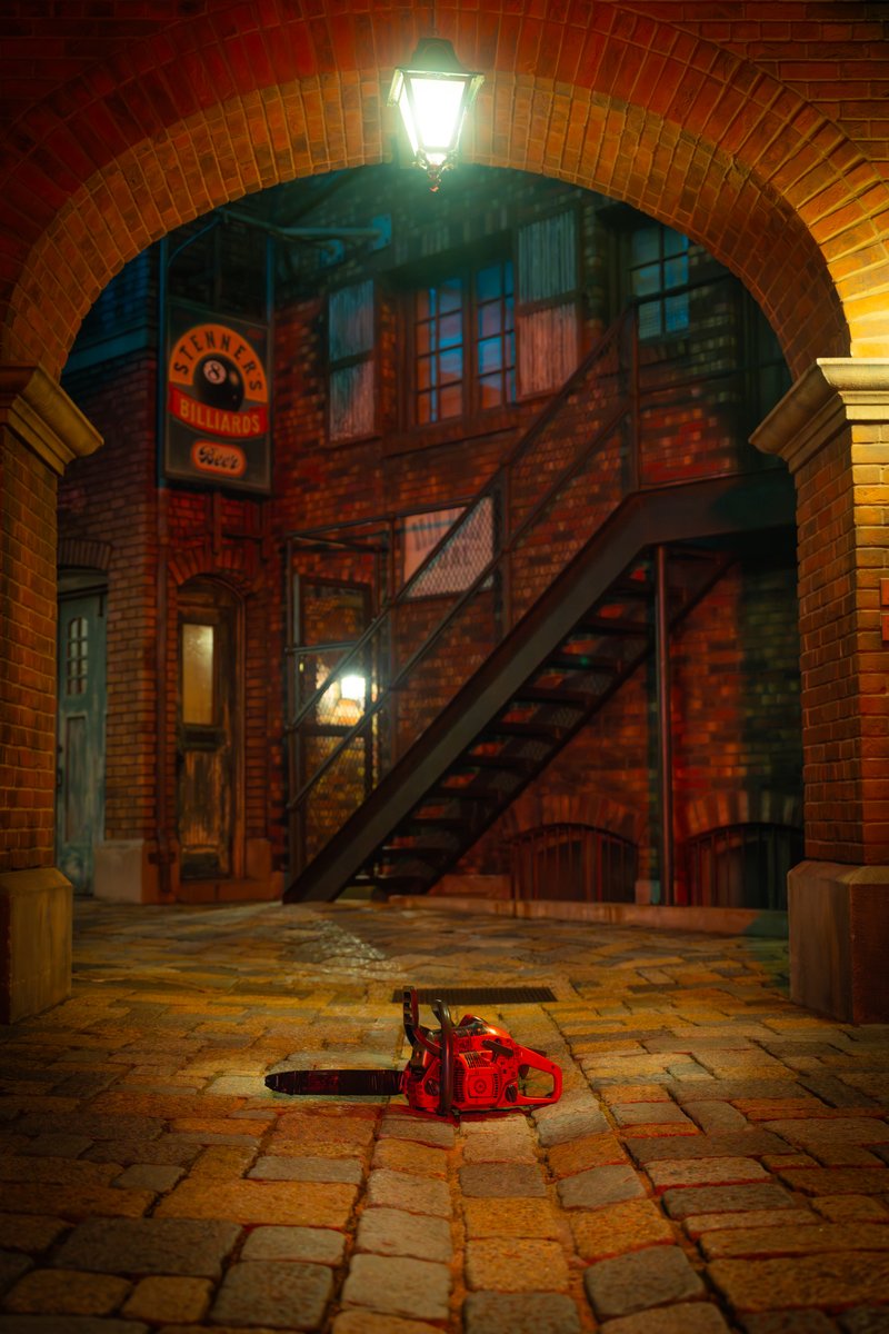 USJ_Official's tweet photo. パーククローズ後の見回り中、
不審物発見。

回収済み、他異常なし。

━━━━━━━━━━━━━━━━
ハロウィーン・ホラー・ナイトまで
　　　　　　　あと2日
━━━━━━━━━━━━━━━━
#USJハロウィーン https://t.co/6oQZOYORHM