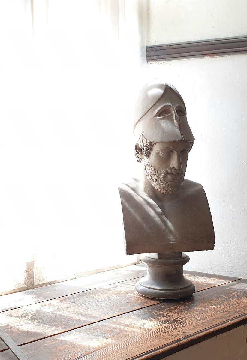Chastleton House.
Window with warrior.
I love the way the light &amp; shade (chiaroscuro, if you prefer) falling over his shoulder replicates a tunic.
#windowsonwednesday 
#chastletonhouse a wonderful place. Exposed for the bust, window left to burn out.