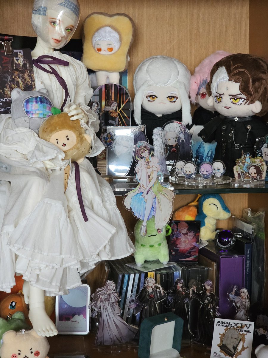 ......우리집 인형아크릴어쩌구 굿즈들아 귀막아 너희는 최고의 굿즈야