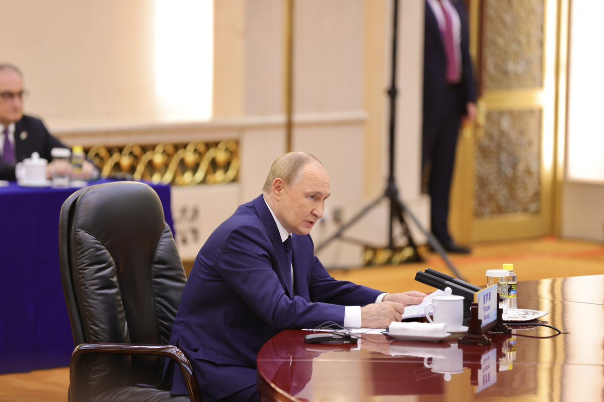 Өчигдөр Бээжин хотноо болсон Монгол Улс, БНХАУ, ОХУ-ын төрийн тэргүүний гурван талт VII уулзалт нь хамтын ажиллагааг шинэ шатанд гаргах чухал ач холбогдолтой үйл явдал боллоо.

Талууд “Эдийн засгийн коридор байгуулах хөтөлбөр”-ийг 2031 он хүртэл сунгаж, дэд бүтэц, худалдаа,