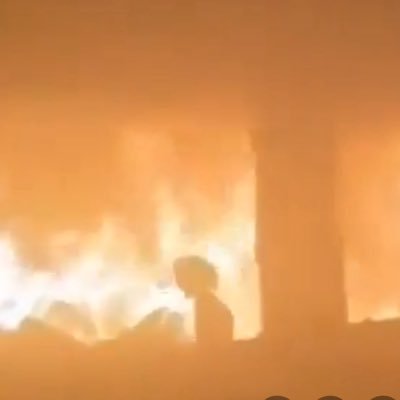 Bonjour tout le monde :
" Les méchants prospèrent sous nos yeux et continuent indéfiniment à prospérer.
Quel bonheur cela a dû être de croire à l' enfer. "
Iris Murdoch 
Ne pas oublier de penser aux âmes des anges
Très bon mercredi à tous
Bons baisers du Jura