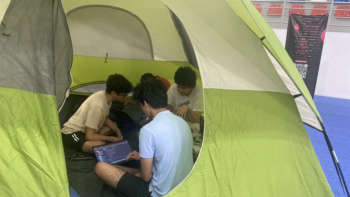 Gn 🌙💤 Sleepover, build &amp; hack ✨

Así pasaron las noches en #ETHJaguar