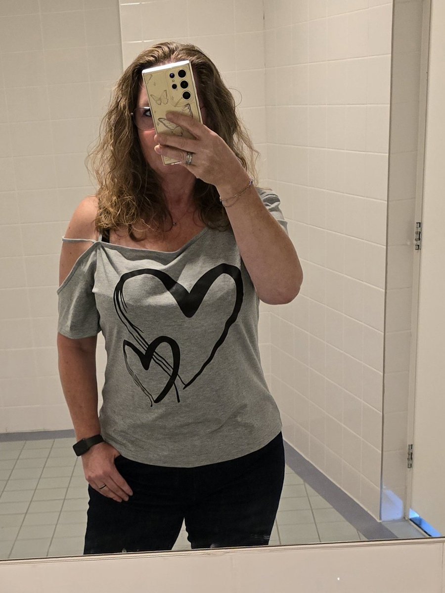 Natas__cha's tweet image. Twee jaar geleden begonnen met op voeding te letten en ik viel goed af. Helaas overleed mijn paard na het 1ste jaar en daardoor kwam ik weer wat aan, maar inmiddels weer een paar maanden bezig en langzaam (lastiger in de overgang) gaat er weer af. 
-18kg en nu nog -15kg te gaan.