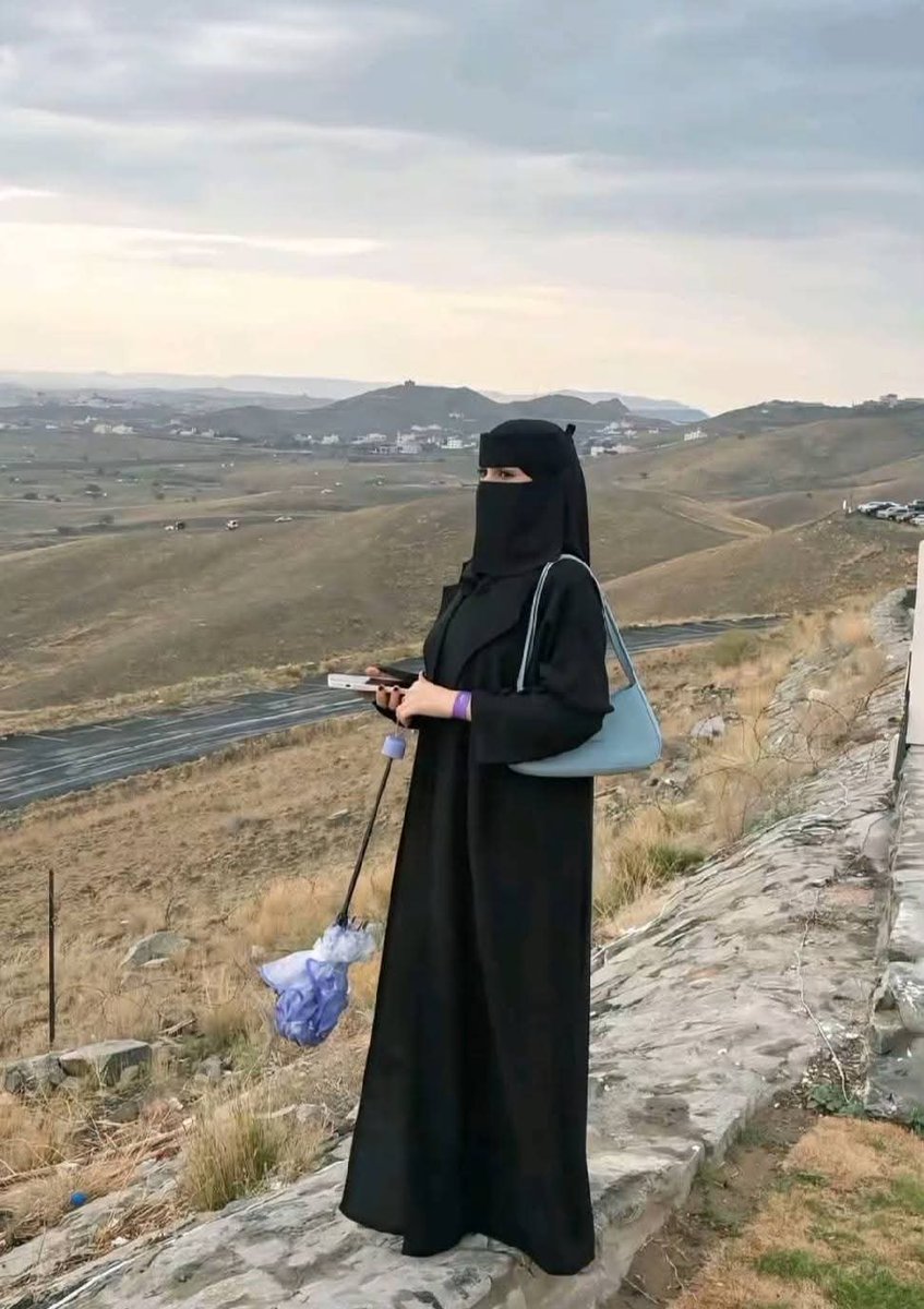 أنتِ مو احلى حاجه شافتها عيني 
أنتِ احلى روح شافتها روحي💙'
🌹❤صباح الورد 🌹