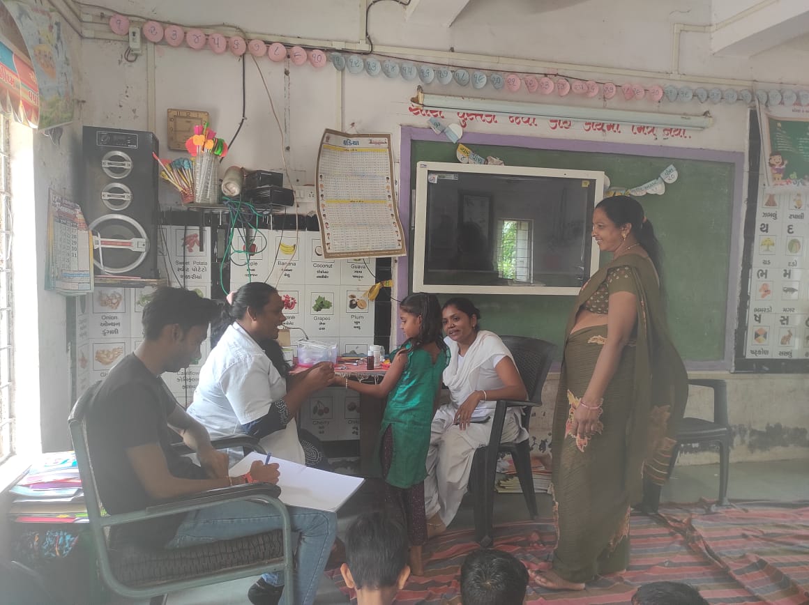 AAM_Valpor's tweet image. #PHCKHARETHA @AAM_Valpor #NETRANG #SCHOOLVISIT #HEALTHTEAM #HEALTHCHEACKUP #CARE #SAFE #SEFETY #HEALTH #STUDENTS #MALE #FEMALE #TEACHER #Mphw #fhw
#cho
"#શાળામુલાકાત અને #સિકલસેલ ચકાસણી"
@Mamnetrang_
@Bharuch_Health @CMOGuj @DDOBHARUCH1 @DeshGujarat @InfoGujarat @thonetrang77417