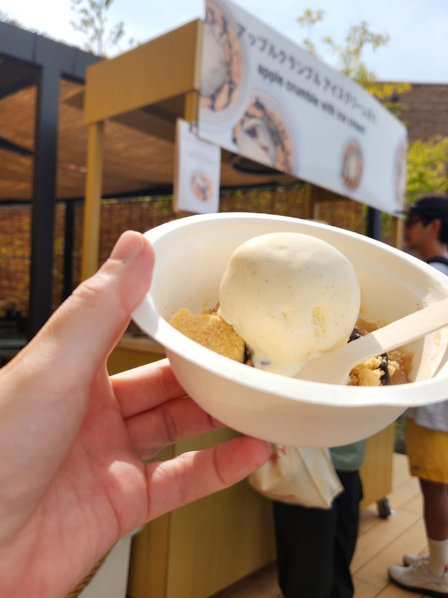 最近お目見えしだしたショパンくん と ポーランドパビリオンのスイーツ