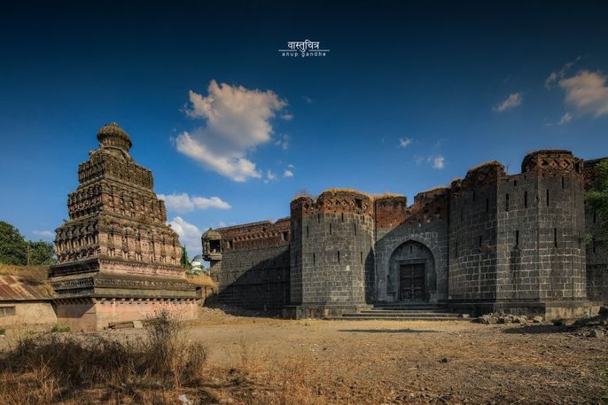 b0red_historian's tweet photo. Maratha forts and palaces.

1) Sardar Purandare Wada, Saswad, Maharashtra https://t.co/DDhAgwMMdU