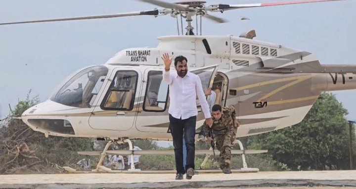 यूं ही चर्चे नहीं हैं मेरे बाजार में
कुछ तो बात रही होगी मुझमें

<a href="/hanumanbeniwal/">HANUMAN BENIWAL</a> 

राजस्थान की राजनीति में अग्रणी भूमिका निभा रहे हैं लेकिन कांग्रेस और बीजेपी की गुलामी से लोग बाहर सोच नहीं रहे हैं आपको एक मौका देकर देखना चाहिए ताकि बदलाव कर सको।
अब गुलामी बहुत हुई.......