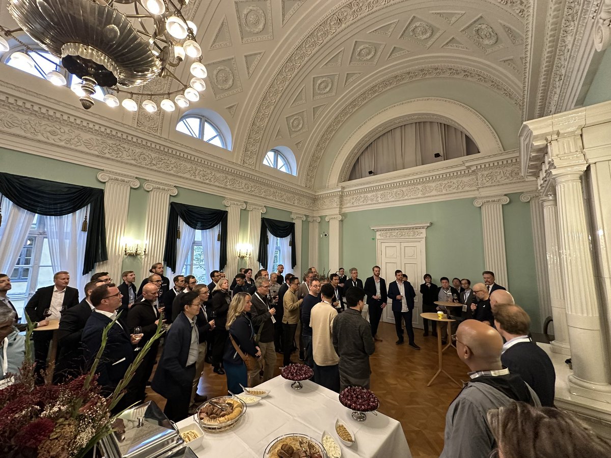 Great first day at the Advanced Data Analytics and Compute Symposium in Helsinki 🇫🇮
Lots of active discussions about the intersections of #HPC + #QuantumComputing + #AI. 
Now diving into Day 2 to discuss HPC systems and applications.