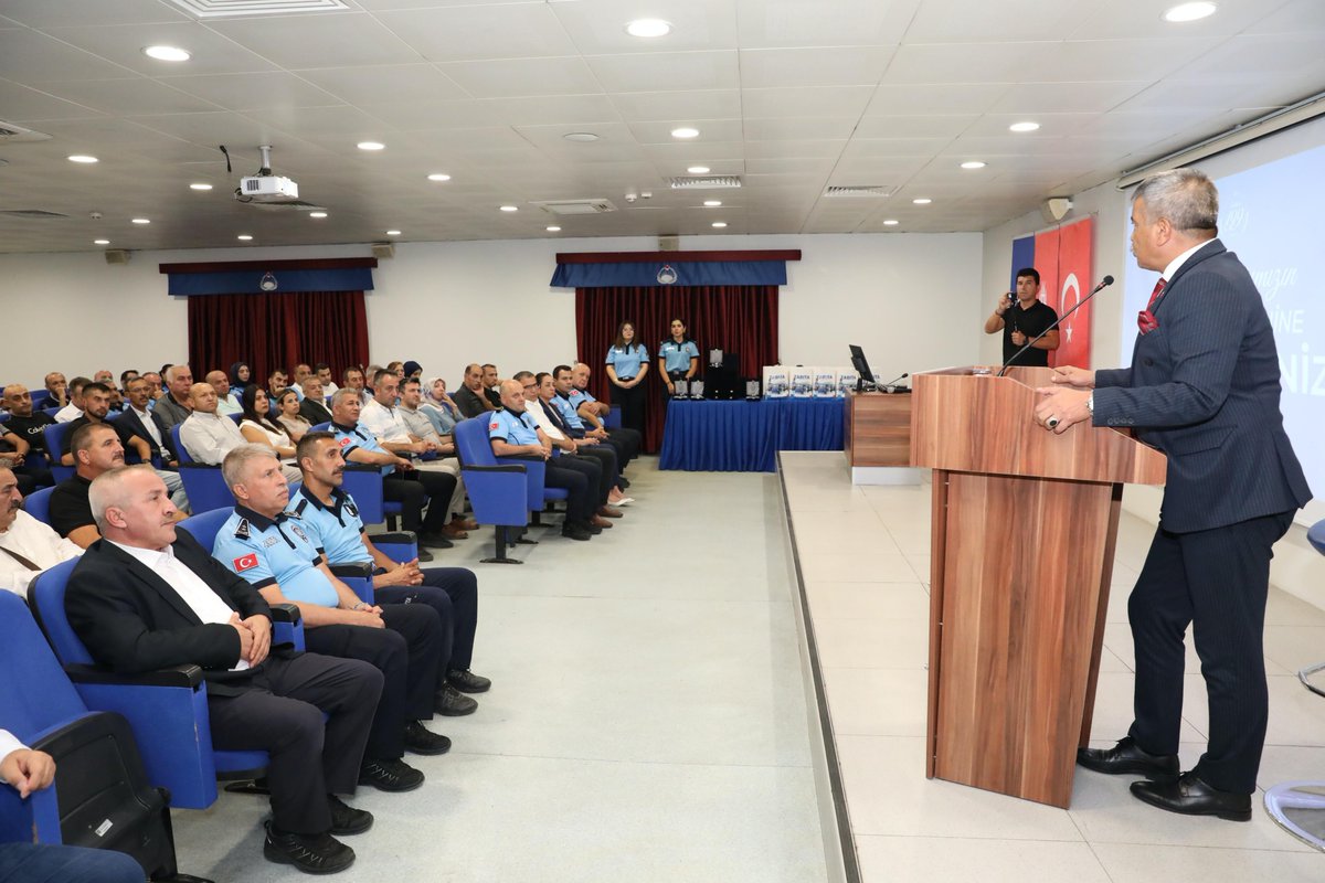 Ahde Vefa İçin Bir Aradayız 👮‍♂️👮‍♀️

Ahde vefa duygusuyla Zabıta Haftası kapsamında emekli personelimize plaket takdim ettik. Şehrimize yıllarca özveriyle hizmet eden tüm emektar zabıtalarımıza teşekkür ediyor, sağlıklı ve huzurlu bir ömür diliyoruz.

#ZabıtaHaftası