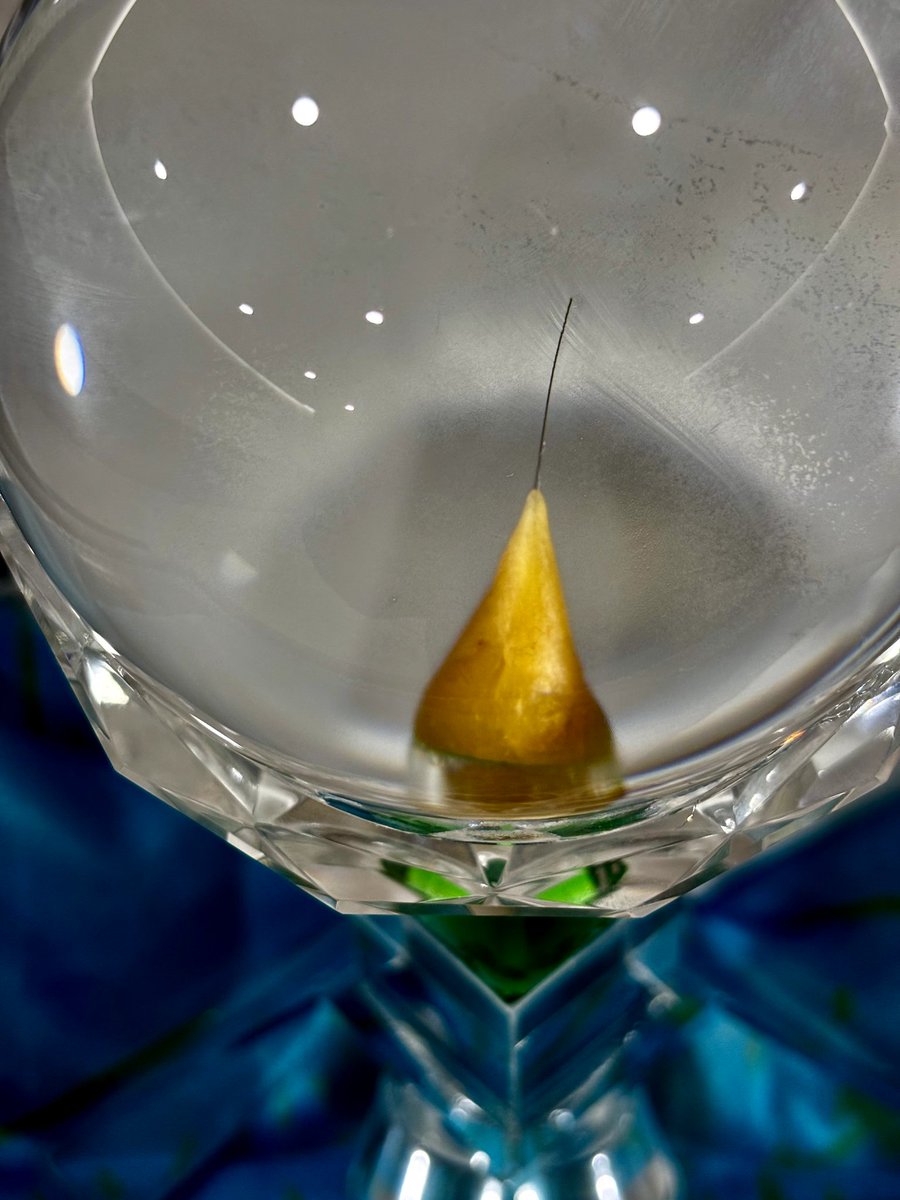 Derdmendim yâ Resûlallah devâ ol derdime
Destgîr ol yâ Habîballah bu 'âsî mücrime
Sen şefâ'at kânı varken yalvarayım ben kime
Ben Resûl-i Kibriyâ'nın bülbül-i nâlânıyım
Mücrimim gerçi Cemâl-i Mustafâ hayrânıyım

#Mevlidinebi #mevlidkandilimizmübarekolsun