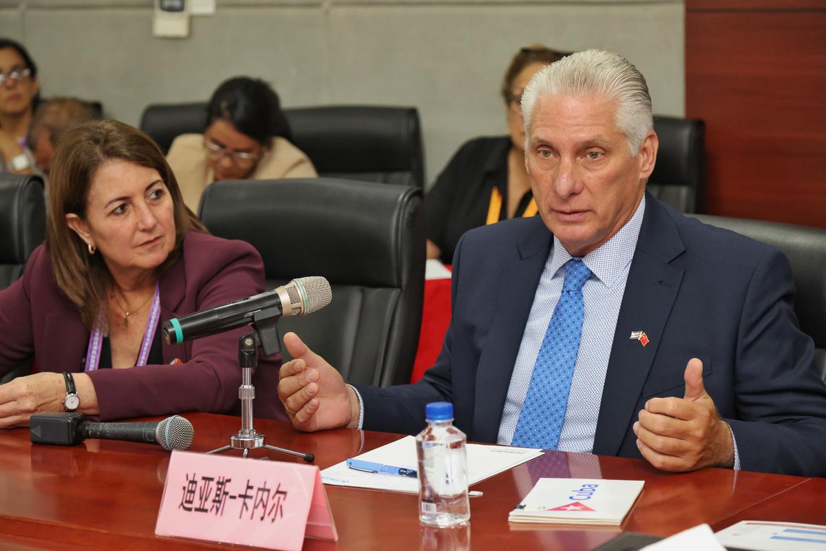 🗣️| El Presidente insistió en la necesidad de aumentar los volúmenes de exportación en China, Cuba y también en el competitivo y exigente mercado de la ASEAN. 

Consideró a BPL una empresa referente en China y un orgullo para Cuba.