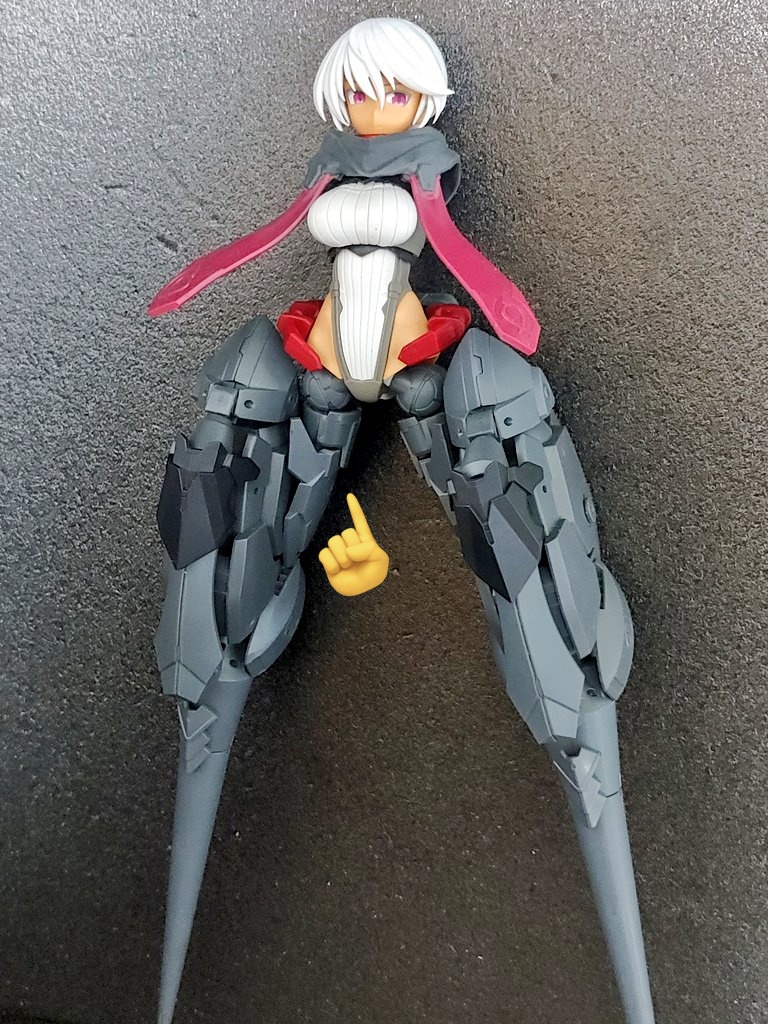 _ConCry's tweet photo. 今回採用したメカ脚
球体関節から直接太ももにパーツを持っていかず、マルチバーニアを使ってアウトライン側にもっていくことで、より綺麗なフォルムになっておるのだ

流行れ！

#30MS https://t.co/KHmnCbmIny