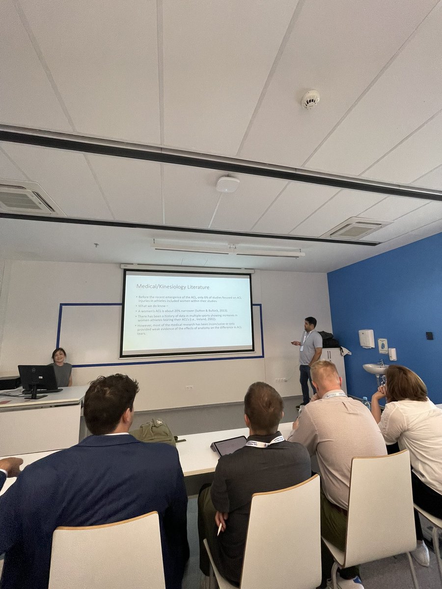 Great presentation by <a href="/watanabe2k/">Nick “Bozodoc” Watanabe</a> and Grace Yan on Managing the ACL crisis in women’s elite football. #EASM2025 <a href="/UofSC_HRSM/">USC HRSM</a>