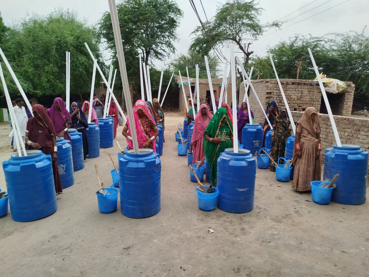 SRSO_Official's tweet image. SRSO - Sindh Rural Support Organization, in collaboration with On-Farm Water Management (#OFWM), Government of Sindh, successfully completed the distribution of 109 Kitchen Gardening (#KG) Kits among women farmers across 27 taluka