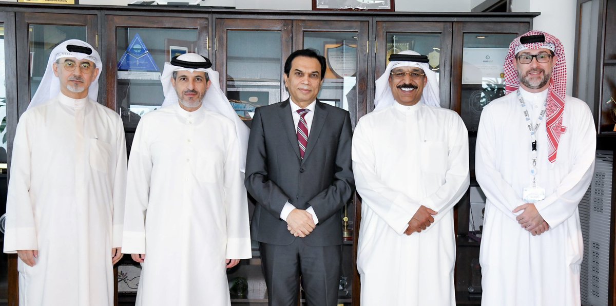 Ambassador Dr. Zafar Iqbal <a href="/DrZafarIqbal/">Dr Zafar Iqbal</a> met with Dr. Faisal Al-Humaidan, Director General of the Kuwait Institute for Scientific Research (KISR).
🤝 The meeting explored opportunities for scientific collaboration and strengthening Pakistan–Kuwait research partnerships.