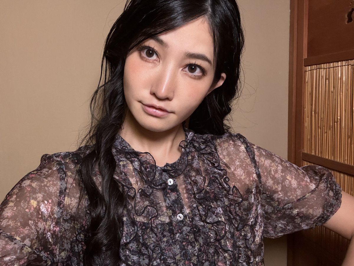 今日のヘアメイクは関さん
関さんメイクだと可愛い感じになります❤︎
ヘアを崩してしまった後に撮りました