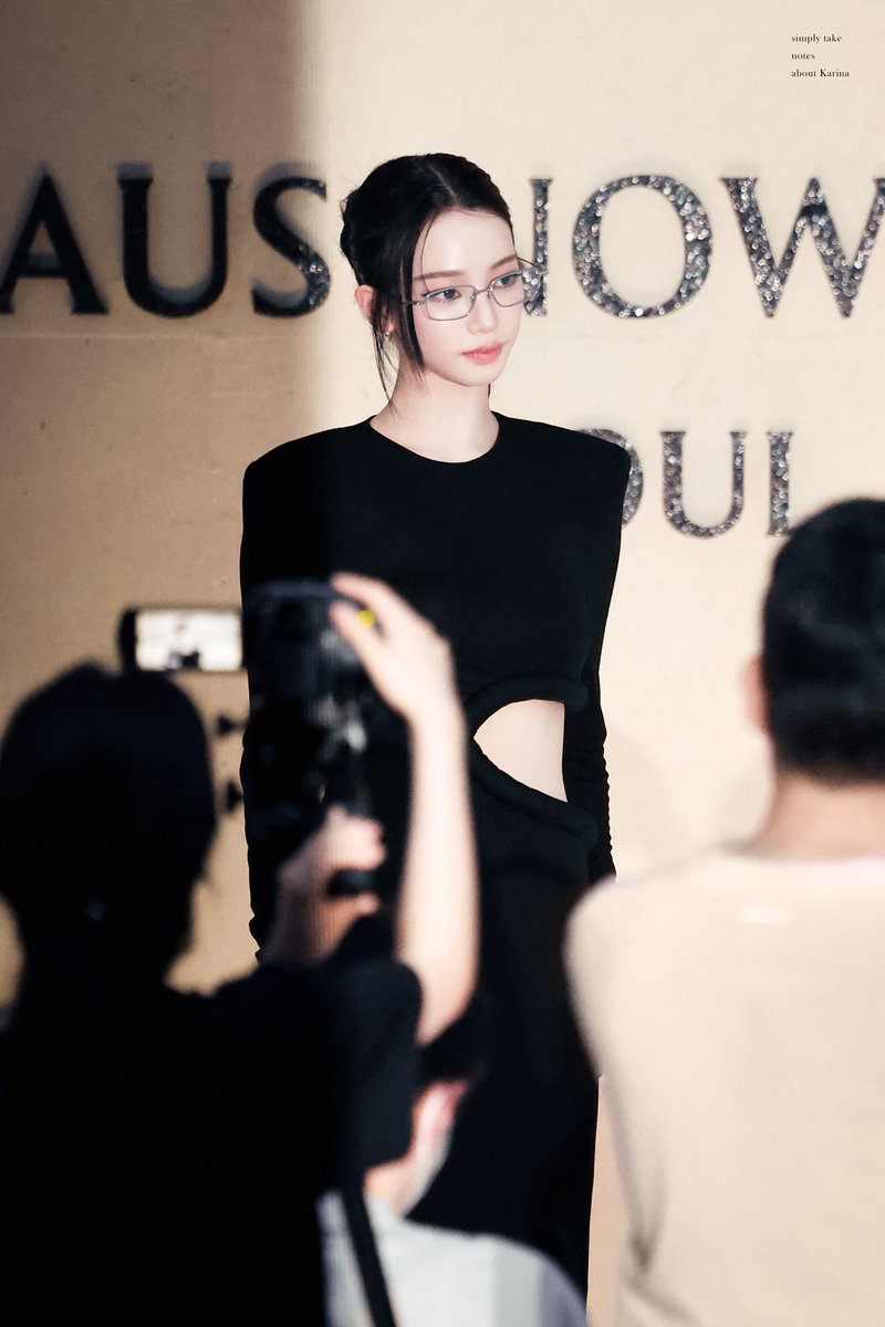 เมื่อคืนจบไลฟ์เกือบเที่ยงคืน พร้อมบอกว่าวันรุ่งขึ้นมี 4 ตารางงาน 2/4 เป็นตารางงานสาธารณะ อีก 2 คงเป็นงานลับ ขอให้พี่น่าจบวันนี้อย่างราบรื่น ไม่เจ็บป่วยนะ 💙