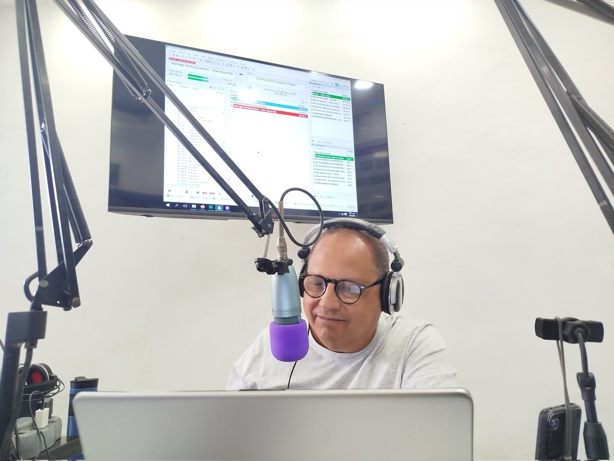 #PájaroDeLaAutopista (@nestor1ramirez) on Twitter photo De lunes a viernes escucha #DesdeLaCabina con #ElPájaroDeLaAutopista por <a href="/SonikStereo1017/">SonikStereo1017</a>.
La mejor selección musical, información, historia, entretenimiento, entrevistas y más!!!
6:30 a.m. a 8:30 a.m. De lunes a viernes escucha #DesdeLaCabina con #ElPájaroDeLaAutopista por <a href="/SonikStereo1017/">SonikStereo1017</a>.
La mejor selección musical, información, historia, entretenimiento, entrevistas y más!!!
6:30 a.m. a 8:30 a.m.
