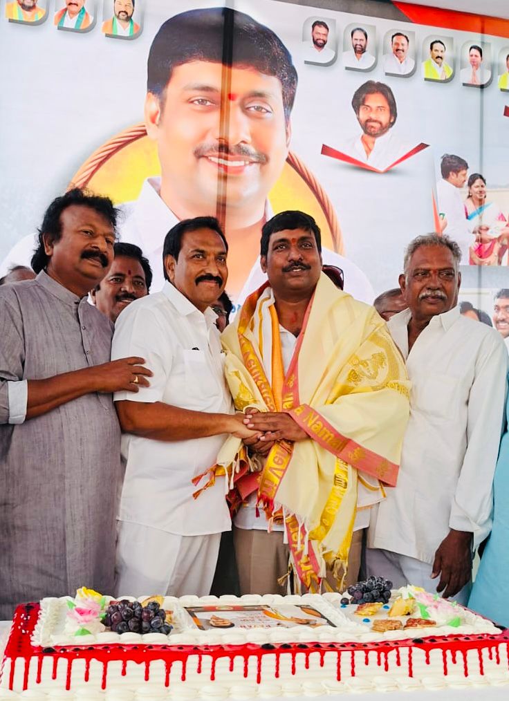 NallaPavan_BJP's tweet photo. బిజెపి జాతీయ కిసాన్ మోర్చా కార్యవర్గ సభ్యులు మరియు బిజెపి రాష్ట్ర అధికార ప్రతినిధి నల్లా పవన్ కుమార్ గారికి జన్మదిన శుభాకాంక్షలు తెలియజేసిన కొత్తపేట శాసనసభ్యులు బండారు సత్యానందరావు గారు
#nallapawan #nallatrust #KisanMorcha #apbjp #BJPLeader #amalapuram #BJP4ViksitBharat https://t.co/PJOTcFoZxs