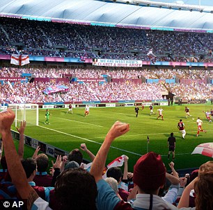 PinceyKeeble1's tweet image. What Everton were sold.
What Everton got.
What West Ham were sold.
What West Ham got.
@karren_brady
@jsullivanwhu 
@talkSPORT 
@SkySportsNews 
@BBCSport 
@MayorofLondon 
@lynbrownmp 
@lisanandy 
@BrianReade 
@Matt_Law_DT 
@MirrorDarren 
Should never be allowed.
#GSBOUT⚒️