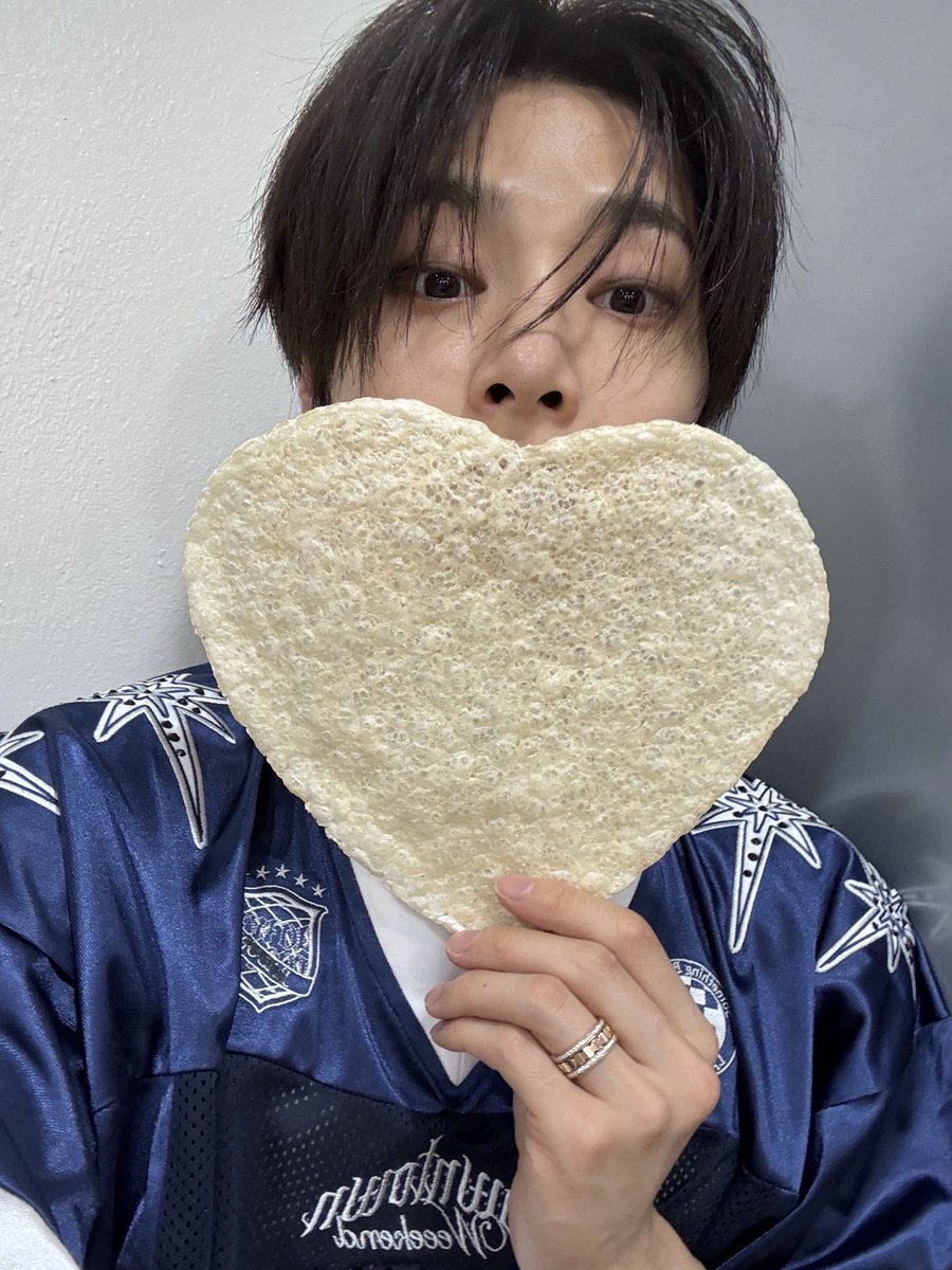 HyunIn Thailand tweet media