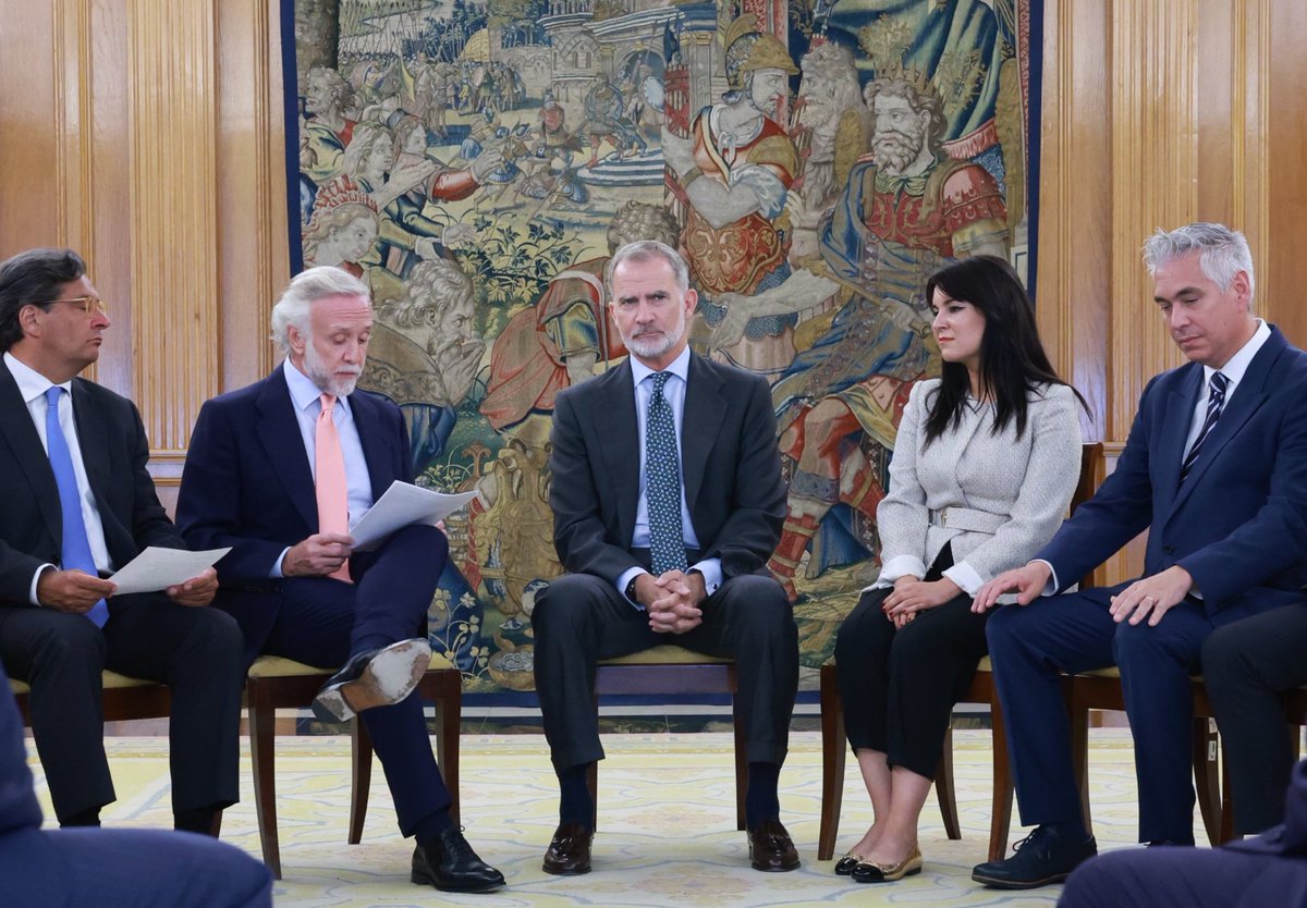 AntonioMaestre's tweet photo. El rey en contra de los bulos y la desinformación. https://t.co/ssMEUj4vDr
