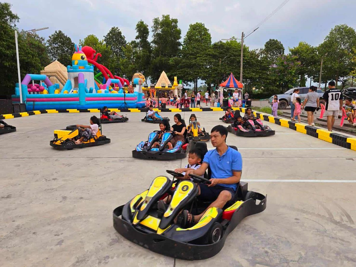 review_prachuap's tweet photo. 🎪 ขอเชิญวัยรุ่นฟันน้ำนม เมืองสามอ่าว
ปล่อยพลังกันให้มันส์สุดๆ ที่สวนสนุก 
“#funtown” #HomePro #ประจวบคีรีขันธ์ 
รวมสวนสนุกโฉมใหม่สุดมันส์ ใหญ่ที่สุดจากต่างประเทศ 4 - 14 ก.ย. 68 
 เข้าชมงานฟรี! 16.00-22.00 น.
🎠ค่าเล่น 40 บาท / ชนิด / คน
🏎 รถโกคาร์ท &amp; รถแบทแมน บัตร 50 บาท / คน https://t.co/fy4HL3MJFB