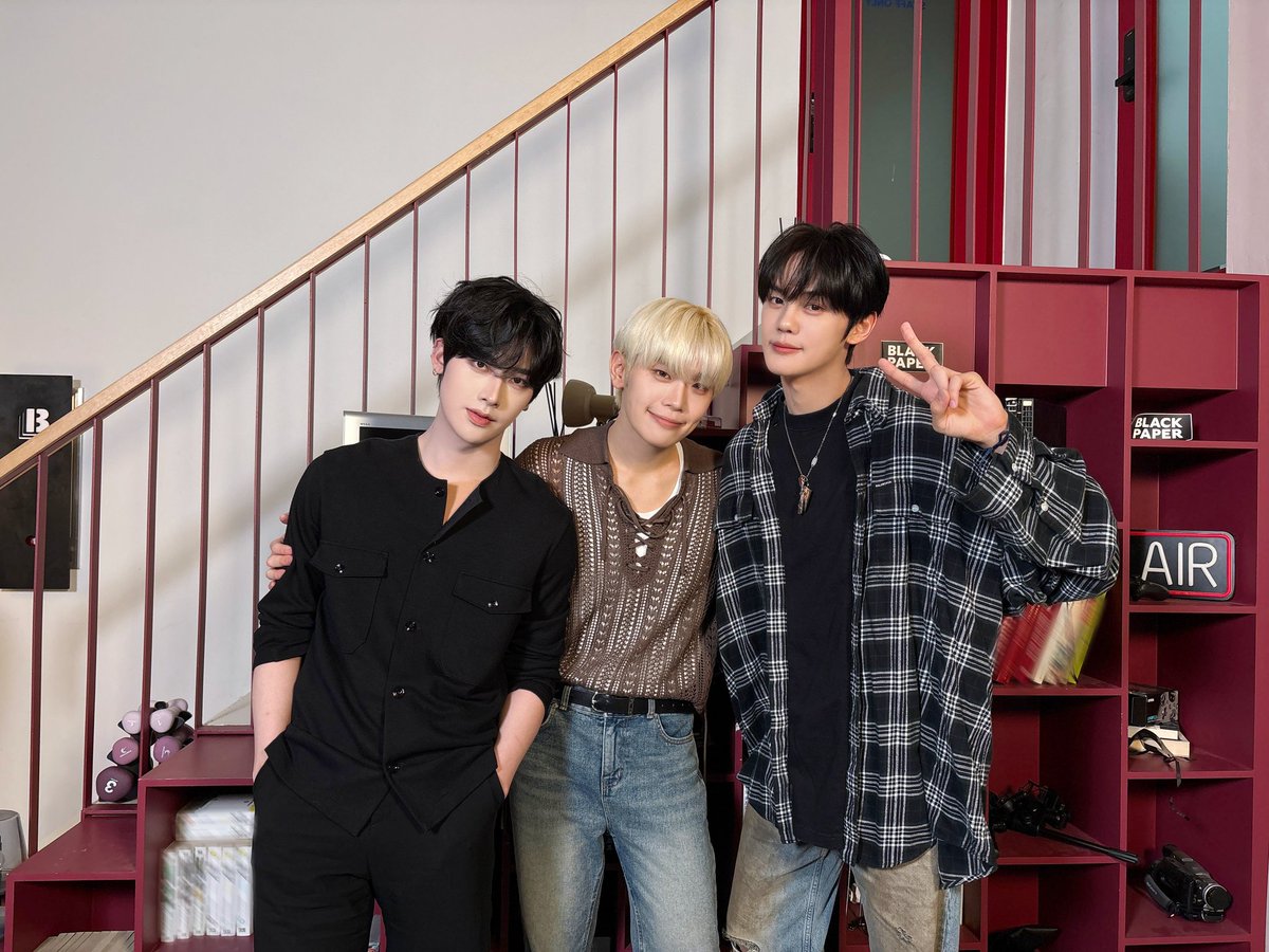 VIBES WITH ZB1 (@zb1_vibes) on Twitter photo _๐ญ๐๐ฅ๐ข๐๐ข๐๐จ๐ฆ
TAERAE, RICKY, GYUVIN ๐
ZB1 and ZEROSE meet,
and they became a heart ๐ซถ
#ZEROBASEONE #ZB1 #์ ๋ก๋ฒ ์ด์ค์
#KIMTAERAE #RICKY #KIMGYUVIN
#๊นํ๋ #๋ฆฌํค #๊น๊ท๋น
250903 | X | <a href="/ZB1_official/">ZEROBASEONE</a> _๐ญ๐๐ฅ๐ข๐๐ข๐๐จ๐ฆ
TAERAE, RICKY, GYUVIN ๐
ZB1 and ZEROSE meet,
and they became a heart ๐ซถ
#ZEROBASEONE #ZB1 #์ ๋ก๋ฒ ์ด์ค์
#KIMTAERAE #RICKY #KIMGYUVIN
#๊นํ๋ #๋ฆฌํค #๊น๊ท๋น
250903 | X | <a href="/ZB1_official/">ZEROBASEONE</a>