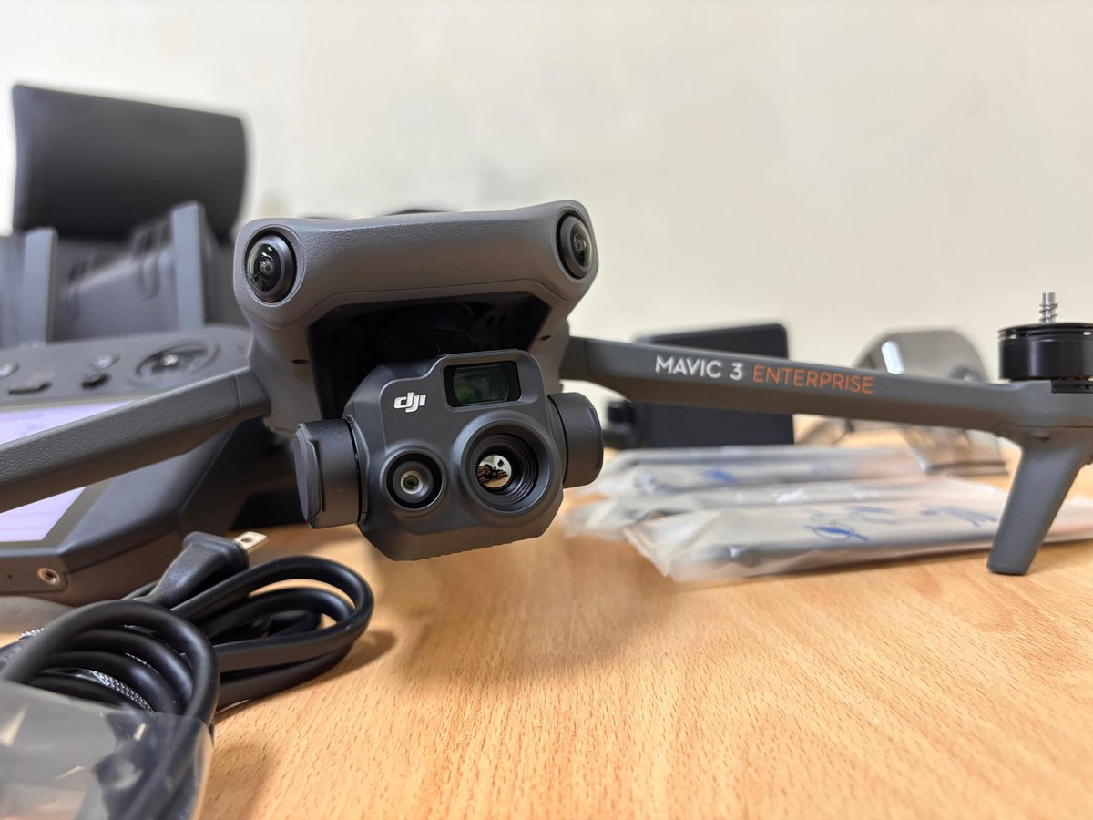 #FortalecimientoSeguridad | Entregamos un dron de última generación a la #Policía de la Subzona Santo Domingo de los Tsáchilas. Trabajamos juntos para fortalecer la vigilancia y respuesta ante cualquier amenaza. #ElCaminoEstáTrazado
#Seguridad #Unidad