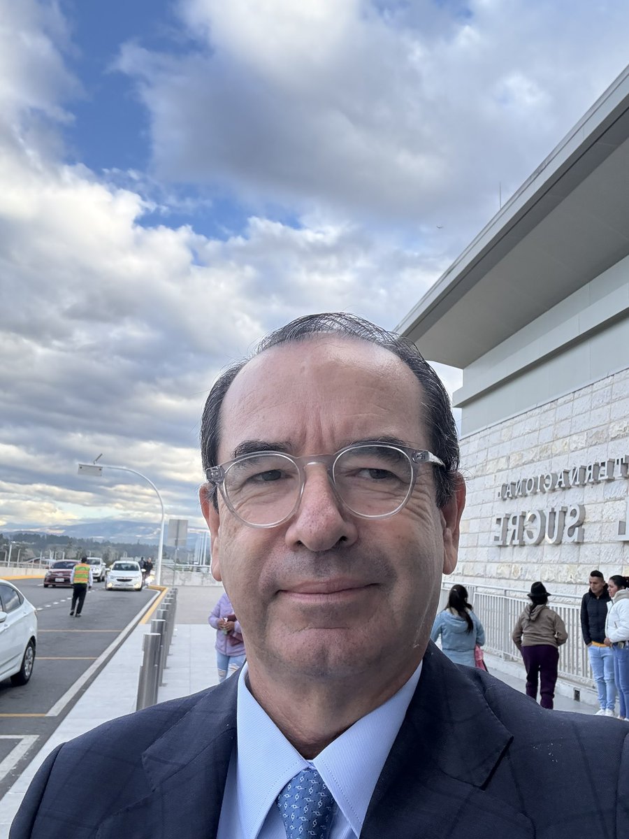 Juan Carlos Cassinelli C. (@jccassinelli) on Twitter photo Quito nos recibe con un día nublado pero lleno de buena vibra . Jornada de trabajo <a href="/CassinelliAbg/">Cassinelli Abogados</a> . Quito nos recibe con un día nublado pero lleno de buena vibra . Jornada de trabajo <a href="/CassinelliAbg/">Cassinelli Abogados</a> .
