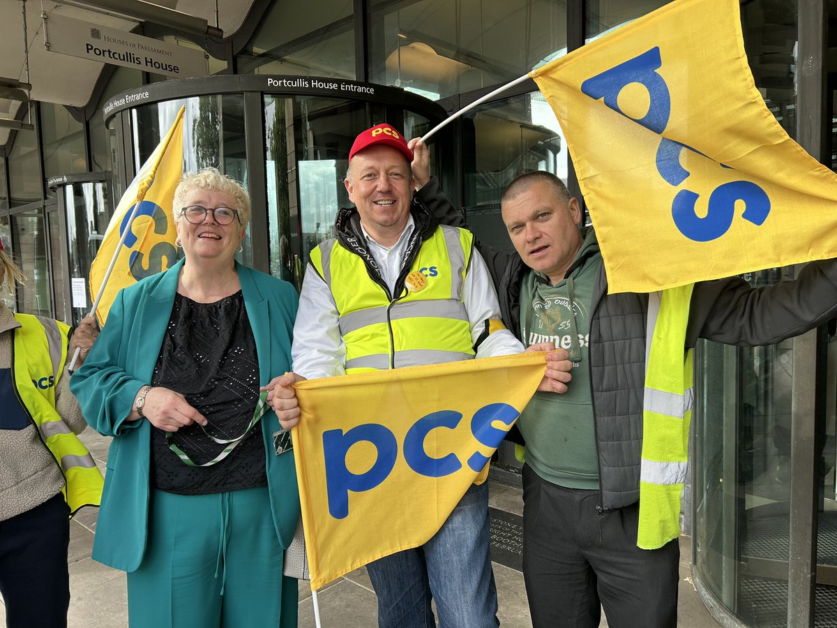 This morning I joined the <a href="/pcs_union/">PCS Union (pcs.org.uk)</a> picket outside Parliament, and I have signed EDM 1781 (edm.parliament.uk/early-day-moti…) in solidarity with security staff striking over attacks on their T&amp;Cs, and changes to annual leave among other issues.