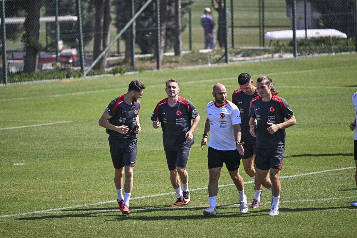 U meni taksida jinsiy aloqa qilishga undadi.