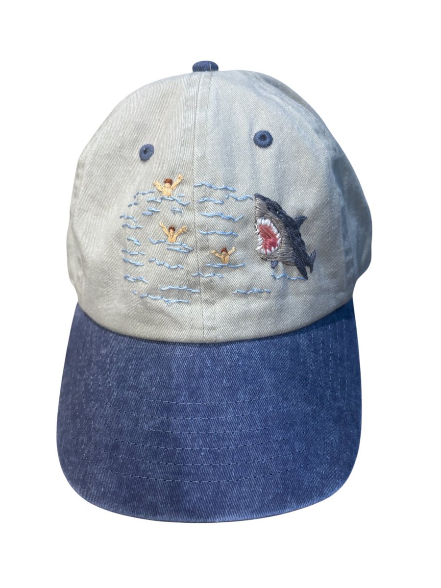 小菅くみ クロネコCAP 刺繍作家 小菅くみ クロネコCAP 刺繍作家 刺繍作家、小菅くみちゃんの手