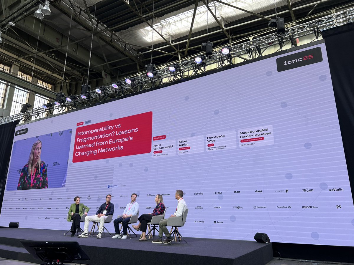 electricfelix's tweet photo. Amazing to have Tesla US in the room in Berlin #ICNC ⚡️
#alwaysbecharging @TeslaCharging https://t.co/oyMBrklCyW