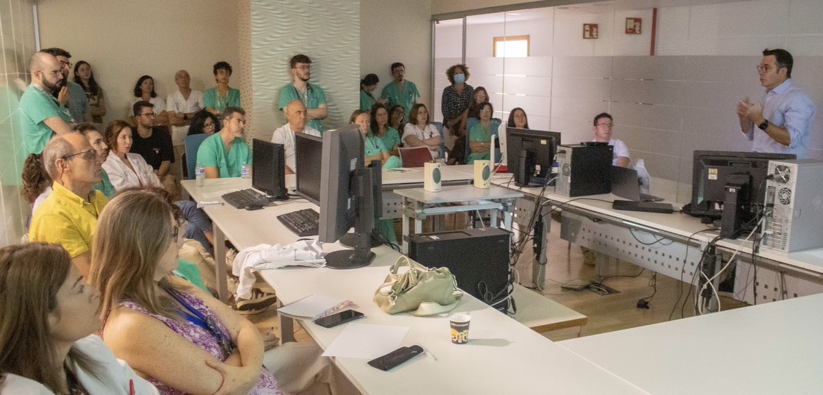 🩻 Profesionales del servicio de #Radiología del Hospital se forman en una avanzada técnica que mejorará el diagnóstico de los pacientes.

✅ Se trata de la “Cardio-TC de estrés con regadenosón”, una técnica que es posible gracias a la existencia en el centro.

#SomosCHUA