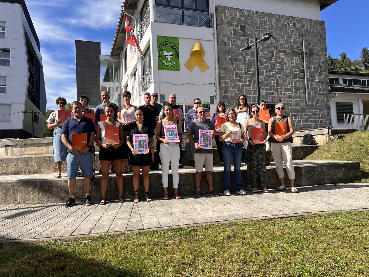 Galtzaundi Tolosaldeko Euskaltzaleen Elkartea (@galtzaundi) on Twitter photo Tolosaldeko euskaltegietan izena emateko epea irekita: Apuntatú!
🖊️ <a href="/AEK_eus/">AEK-KORRIKA</a> |k eta Tolosako Aitzol Udal Euskaltegiak irailaren 17ra arte izango dute izen ematea irekita.
🗣️A1 mailatik C2ra arteko ikastaroak.
ℹ️ Informazio guztia galtzaundi.eus|en Tolosaldeko euskaltegietan izena emateko epea irekita: Apuntatú!
🖊️ <a href="/AEK_eus/">AEK-KORRIKA</a> |k eta Tolosako Aitzol Udal Euskaltegiak irailaren 17ra arte izango dute izen ematea irekita.
🗣️A1 mailatik C2ra arteko ikastaroak.
ℹ️ Informazio guztia galtzaundi.eus|en