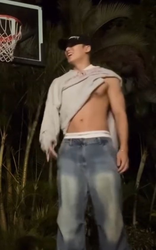 ibelongtobtsvt's tweet image. I love whatever style this is 😆💘

#Jhope #Mingyu #btsvt