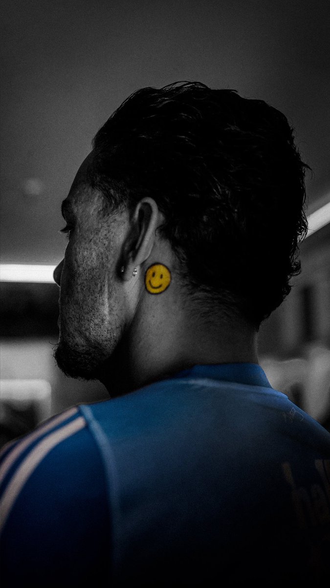 Ready to fight. Together. 
In yellow &amp; navy blue. 👊
#WallpaperWednesday