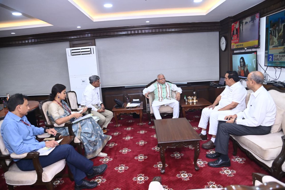 mlkhattar's tweet photo. Held a preparatory meeting with my Cabinet colleague Shri @CRPaatil Ji for the upcoming #SwachhataHiSeva 2025 campaign.

Our discussions centered on ensuring visible cleanliness, active Jan Bhagidari, and robust monitoring mechanisms for greater accountability and impact. 

We also emphasized that this campaign must transcend into a true Jan Andolan, fostering collective responsibility for a Cleaner and Healthier India.